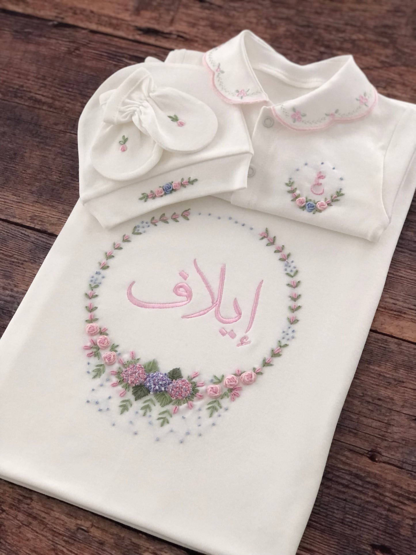 Personalized Hand Embroidery Clothing Set (0-3 Months) (4 Pcs, Sleepsuit, Blanket, Beanie, Mittens) | Hydrangea | Pink